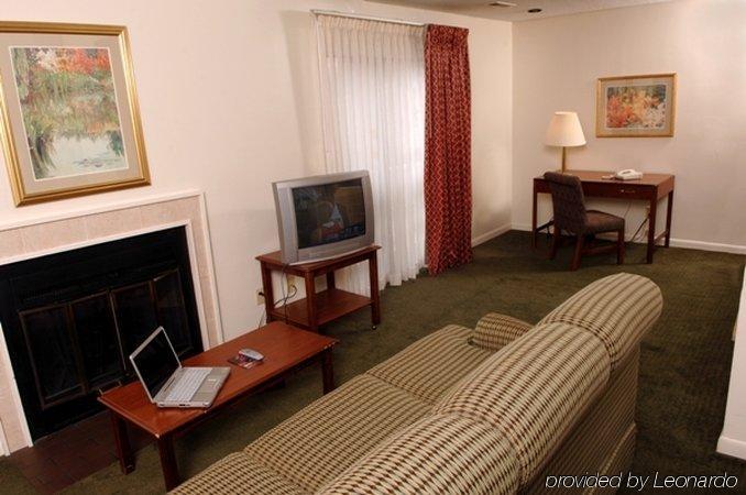 Huntsville Hotel & Suites الغرفة الصورة